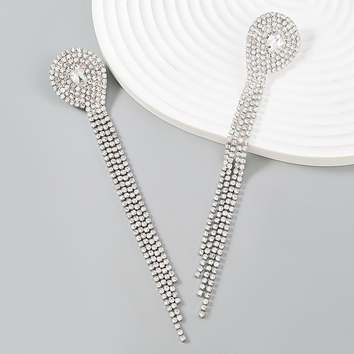 Super Flash Claw Chain Alloy Rhinestone Long Tassel Earrings - DromedarShop.com Online Boutique