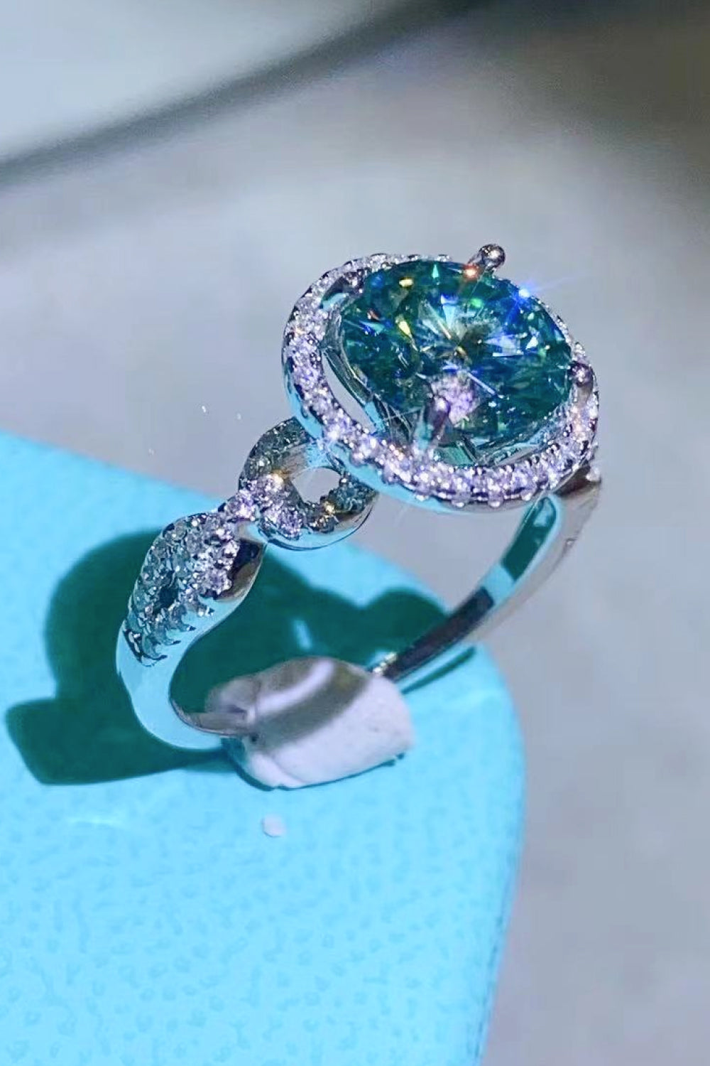 2 Carat Moissanite Emerald Green Ring - DromedarShop.com Online Boutique