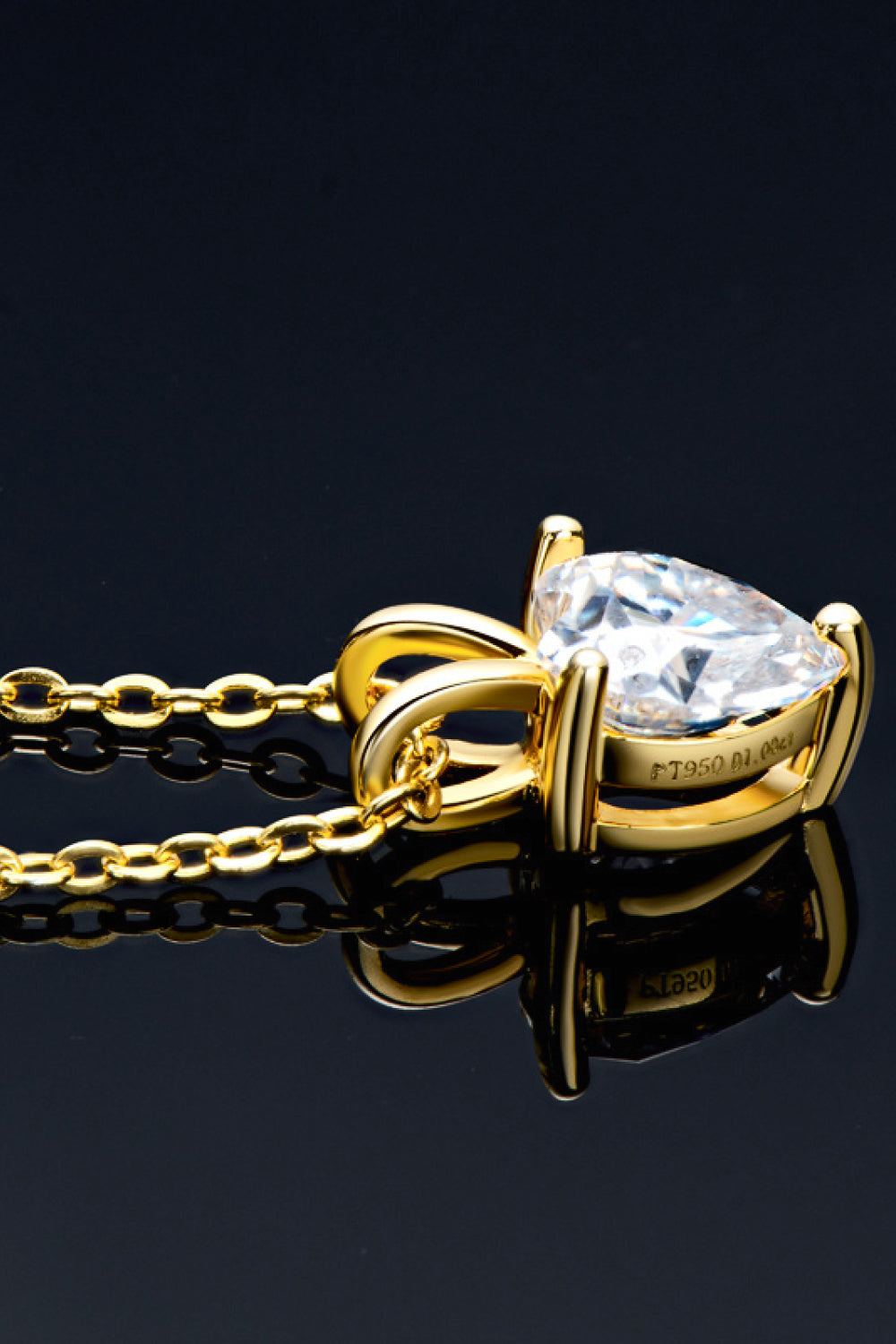 1 Carat Moissanite Heart-Shaped Pendant Necklace - DromedarShop.com Online Boutique