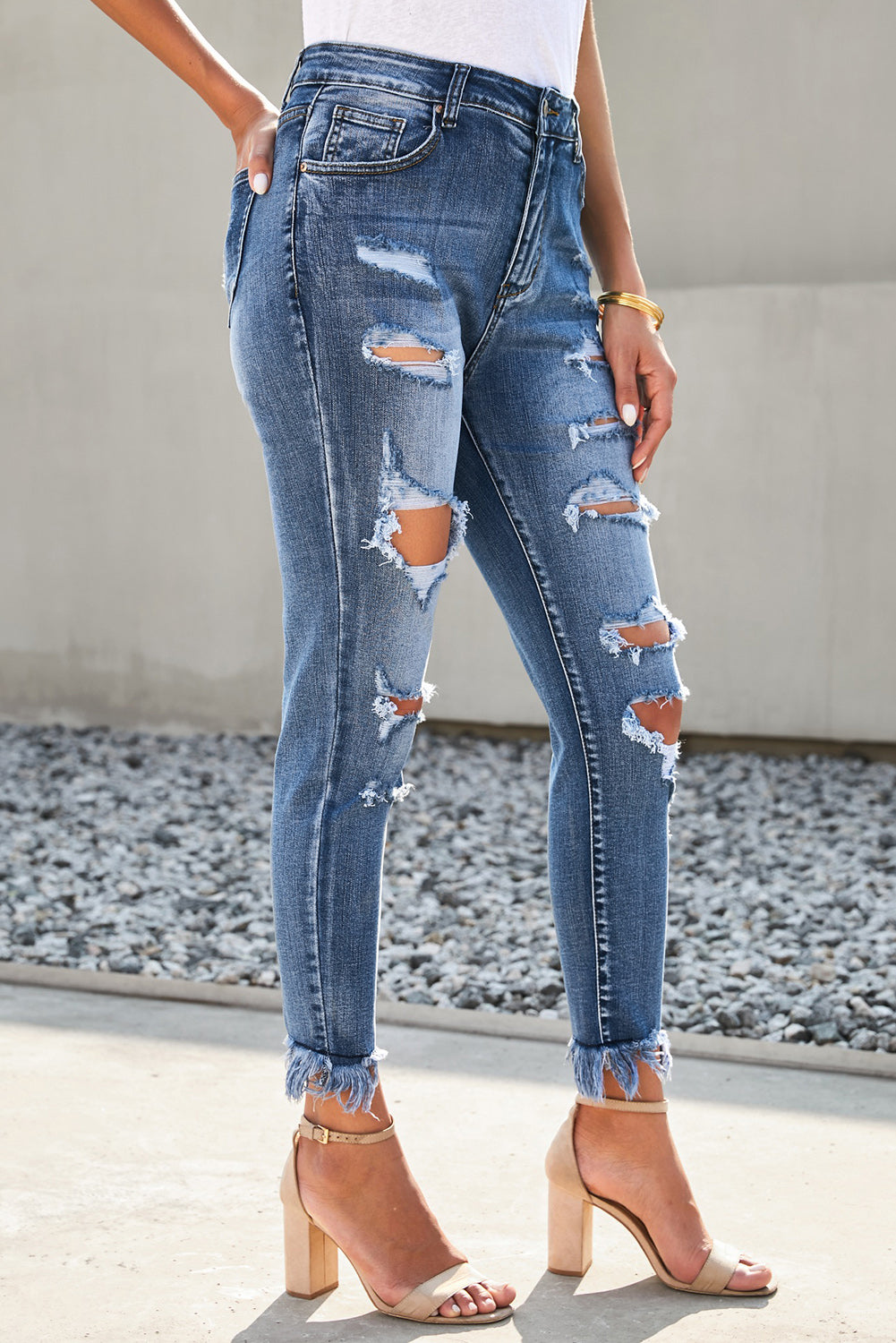 Distressed Frayed Hem Cropped Jeans - DromedarShop.com Online Boutique