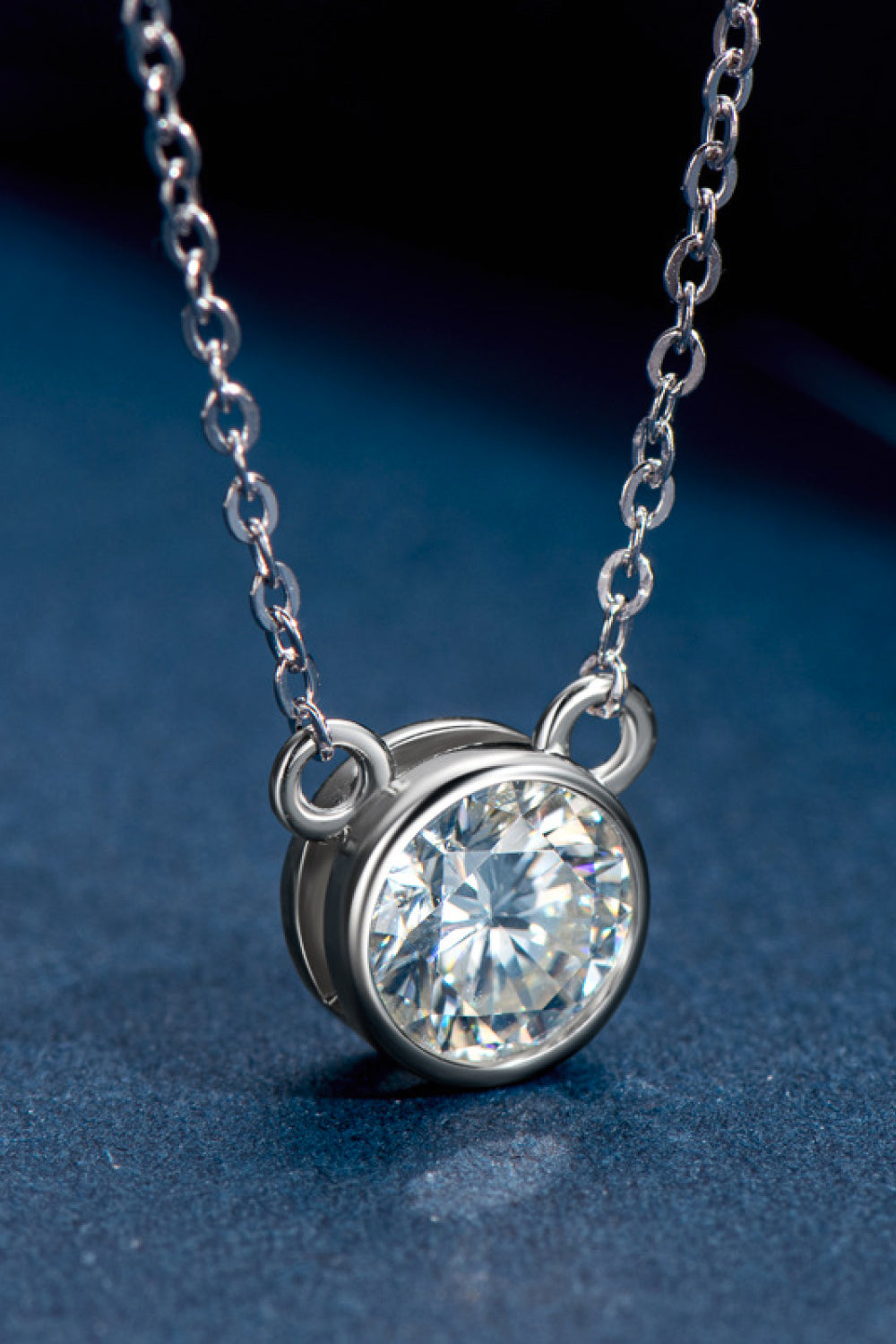 925 Sterling Silver 1 Carat Moissanite Round Pendant Necklace - DromedarShop.com Online Boutique